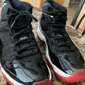 Jordan 11 Retro Bred 2001 wear as shown